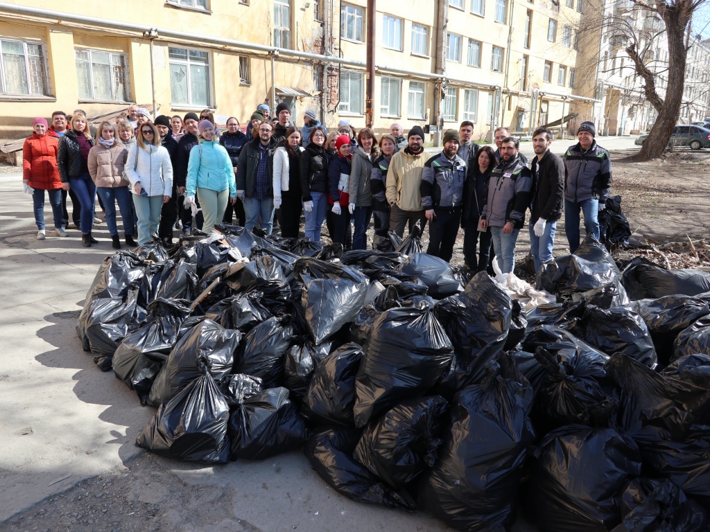 Министерство промышленности и ФРП Челябинской области присоединились к городским субботникам