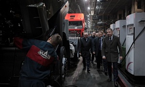Работающая в Беларуси делегация Челябинской области посетила Минский автозавод